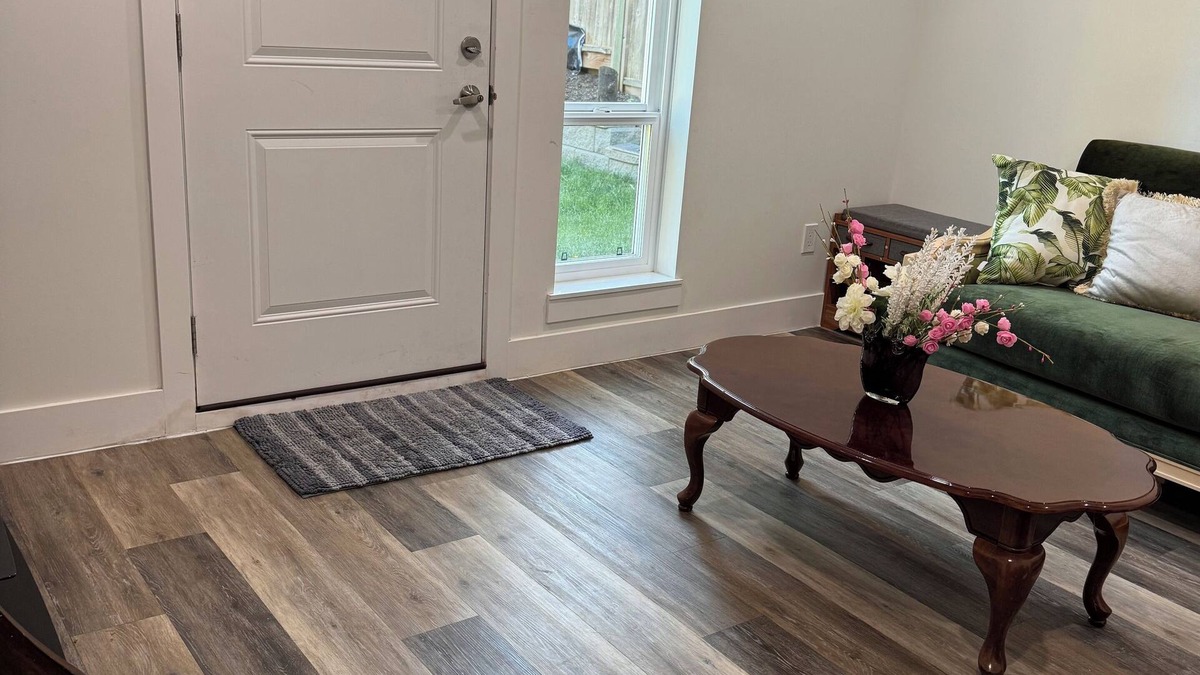 Willoughby House | Affordable & family friendly home-2 room/1 bath/full kitchen/family room