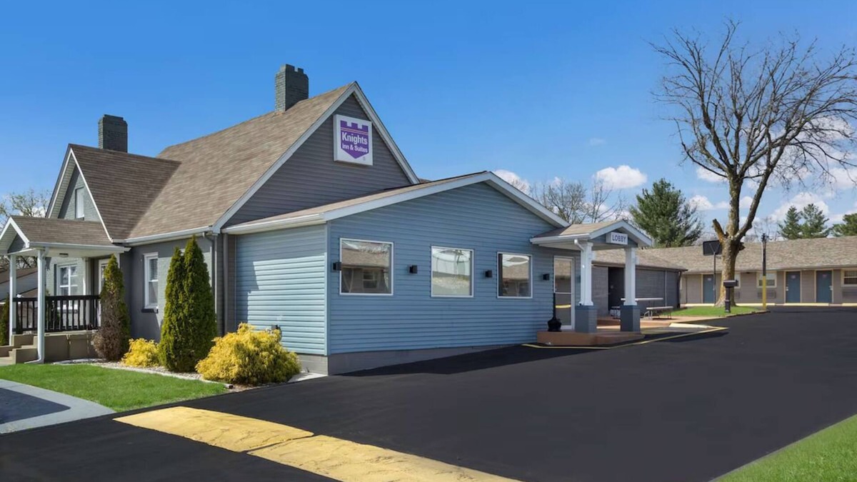 Salem Hotel | Affordable Getaway at Knights Inn Salem! Free Breakfast, Free Parking
