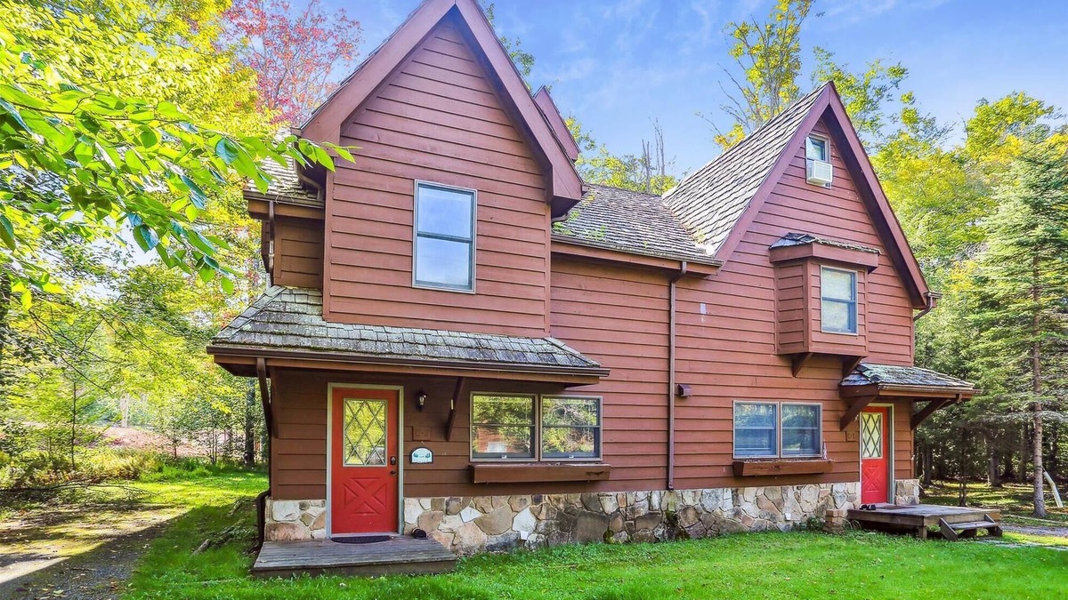 Timberline House | Affordable lodging in the center of Canaan Valley, The Cross Eyed Cricket!