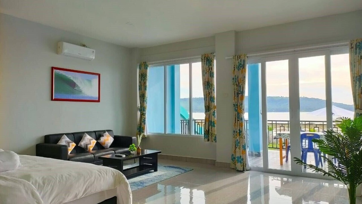 Nias Resort | Affordable luxury Deluxe oceanfront suite