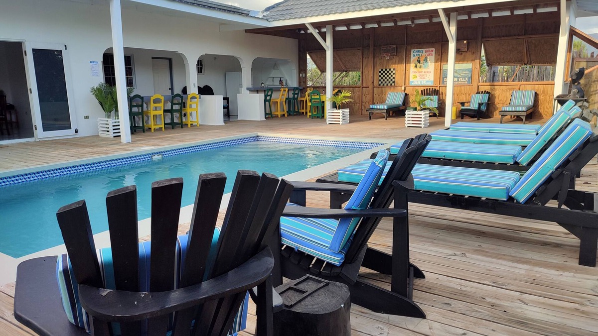 Treasure Beach Villa | Affordable Newly Renovated 5 Bedroom Villa with Pool. 3 Minute Walk to Beach.