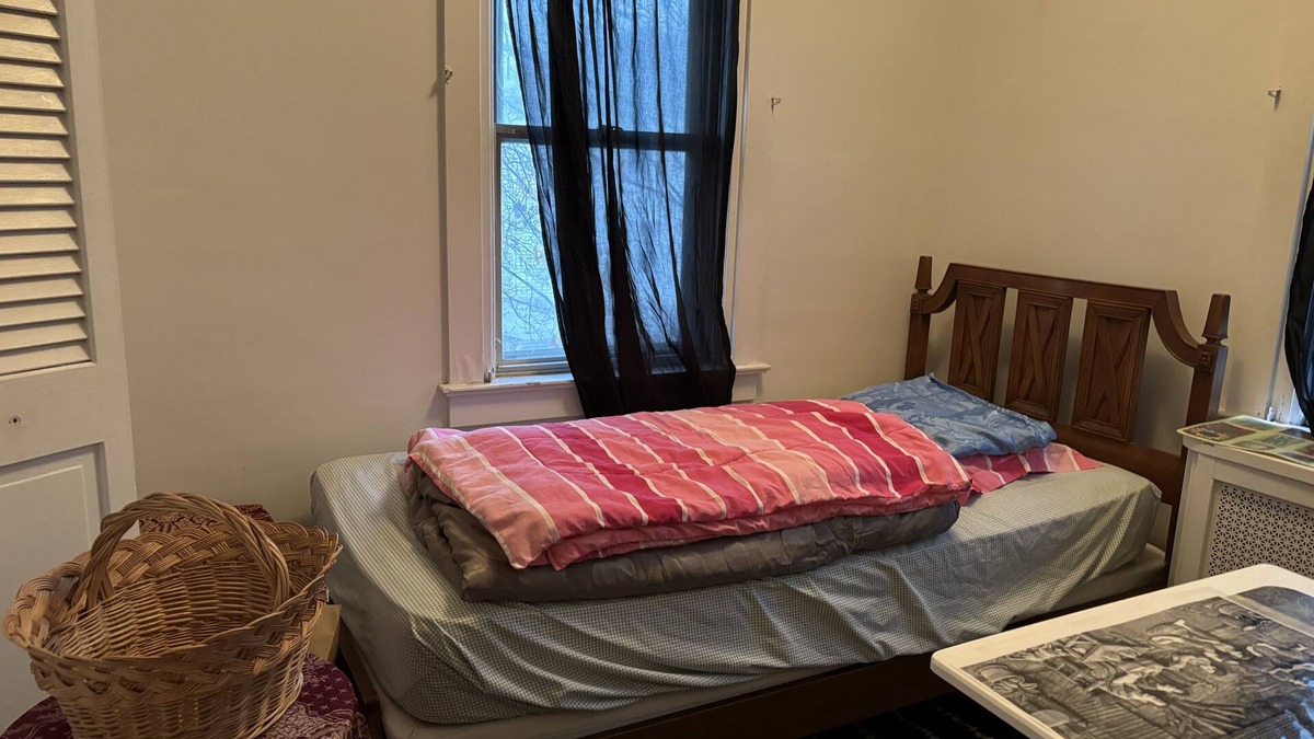 Upper Darby House | Affordable nice place on the suburb of Philadelphia, 15 min on train to city.