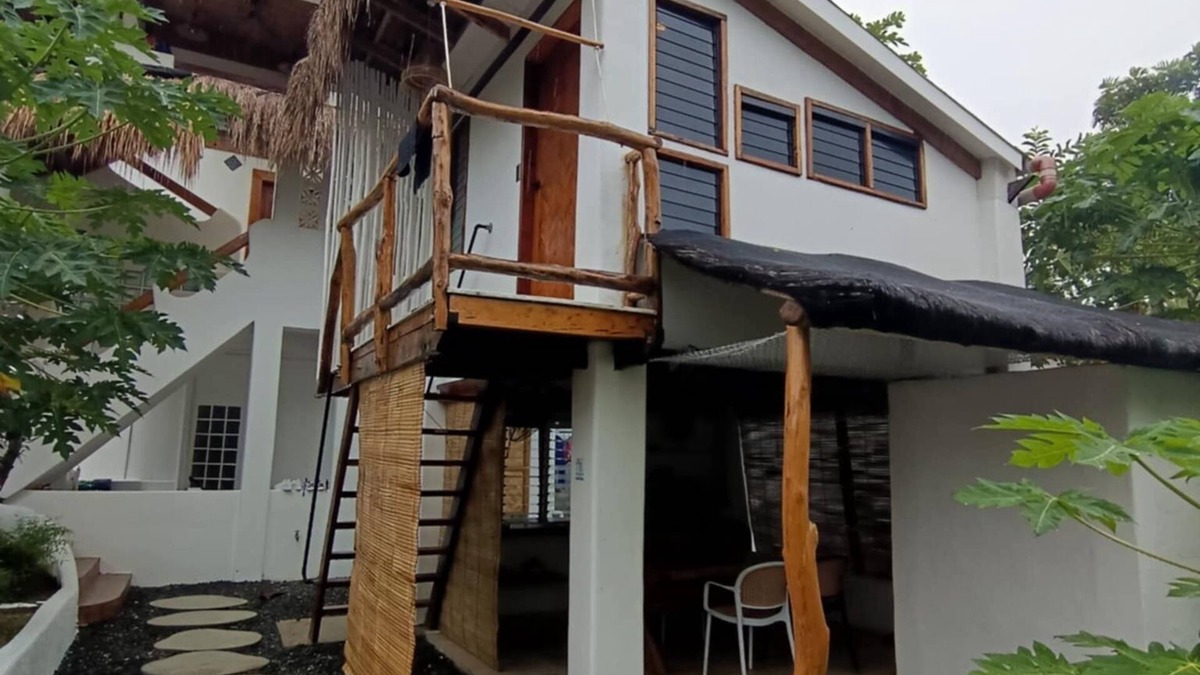 Catangnan Cabin | Affordable Private Cabin with access to spectacular 3rd story rooftop beach view