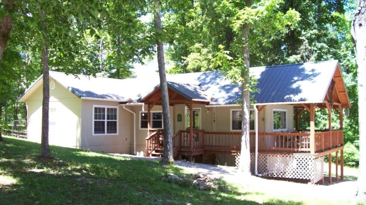 Gamaliel House | Affordable, Private, Norfork Lake View Home - Walk to water's edge! Super Nice!
