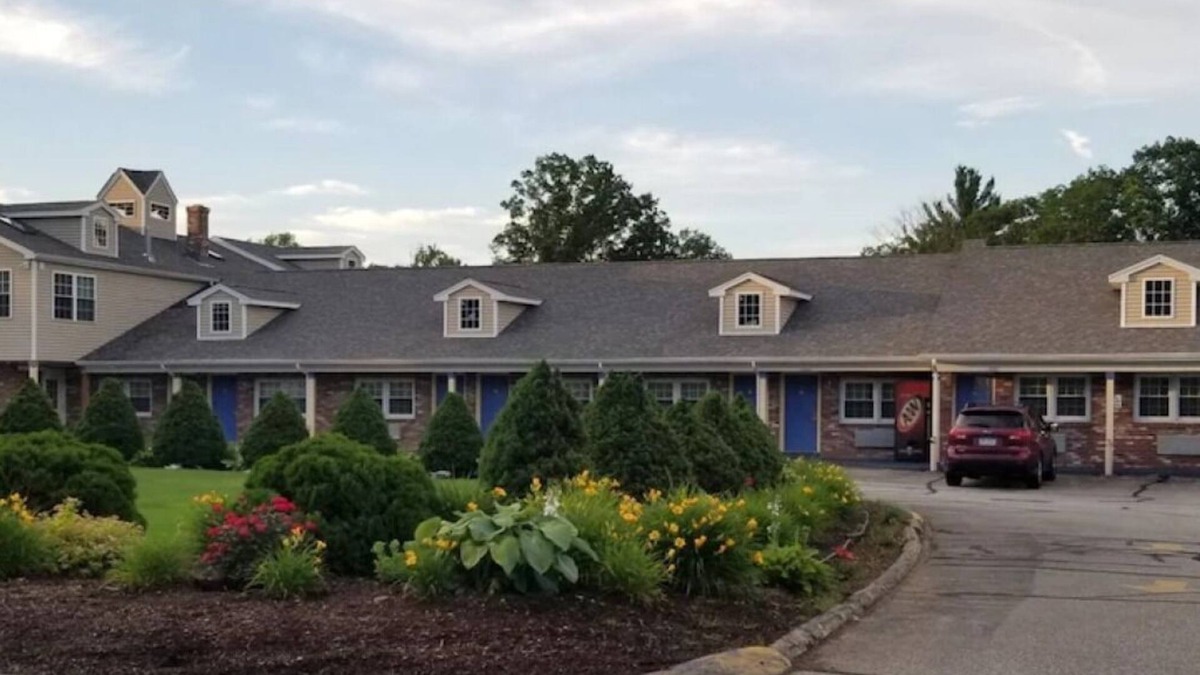 Sturbridge Hotel | Affordable Sturbridge Stay with Onsite Parking, Cozy Beds & Free Breakfast