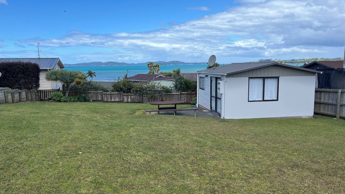 Snells Beach Cabin | Affordable with sea views and close to the beach