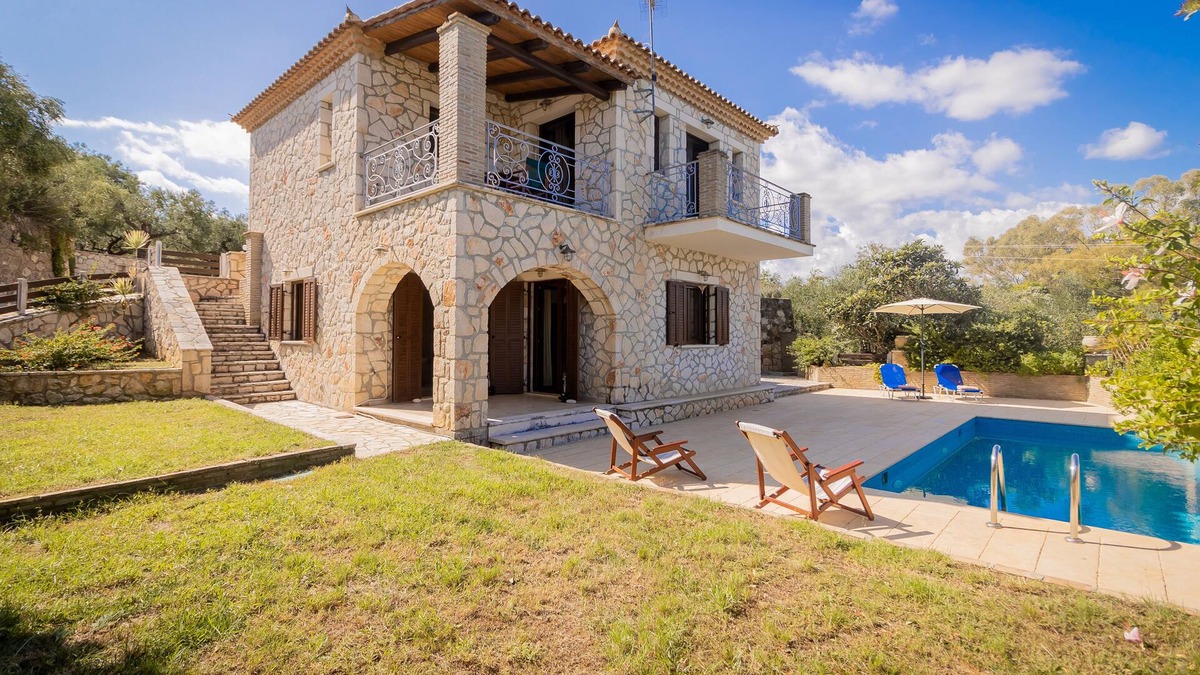 Akrotiri Villa | Afrati villa