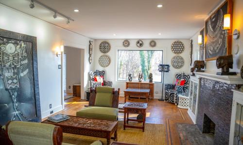 North Side Bed & Breakfast | African Oasis Luxury Inn at the Gallery