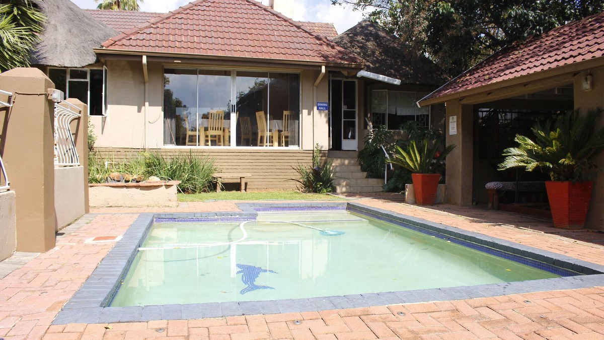 Krugersdorp North House | African Sky Bed and Breakfast