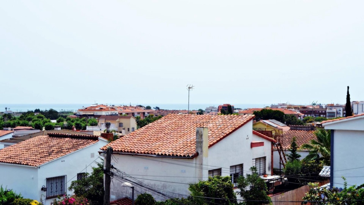 Urbanizacion El Mas Reixac Villa | Afrodita. House with two independent apartments.