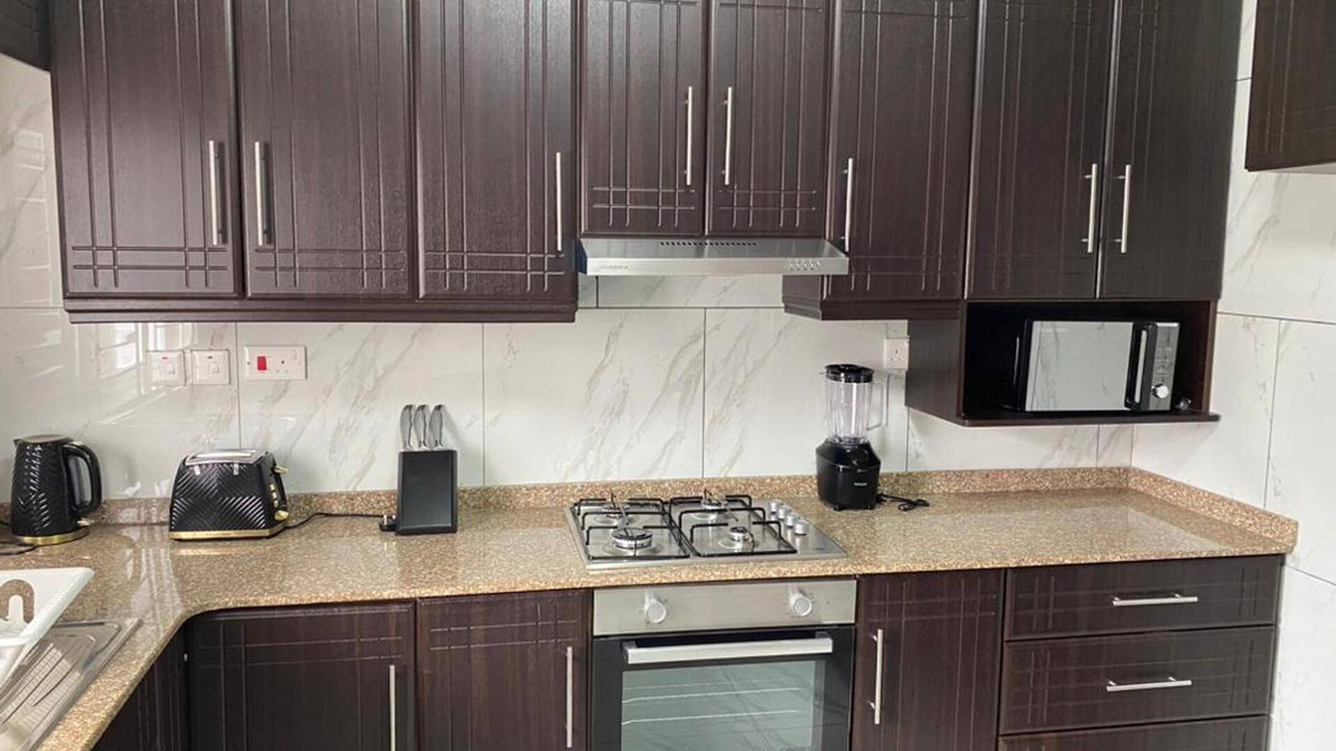Freetown House | After 5 Apartment 1- 3 Spacious En-suite Bedrooms