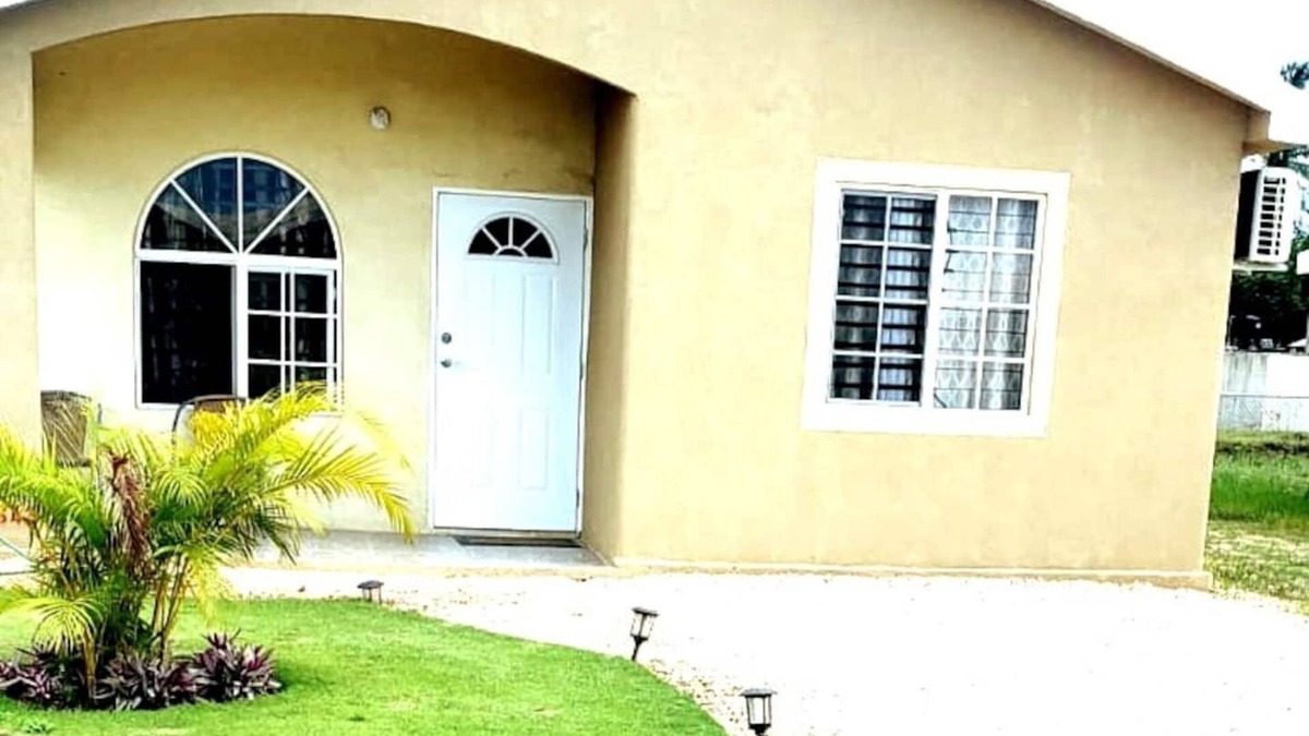 Portmore House | After the sunset at Phoenix/netflix/serenity
