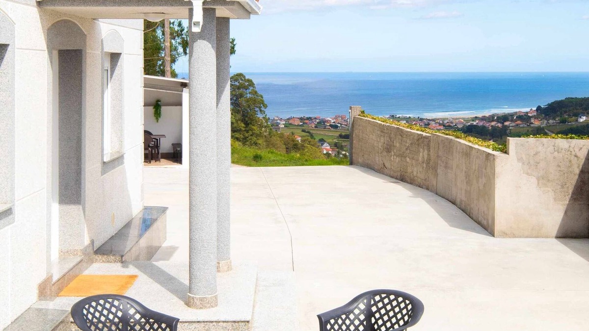 Carballo House | AG Anema house 10 guests, 2km from Razo surf beach