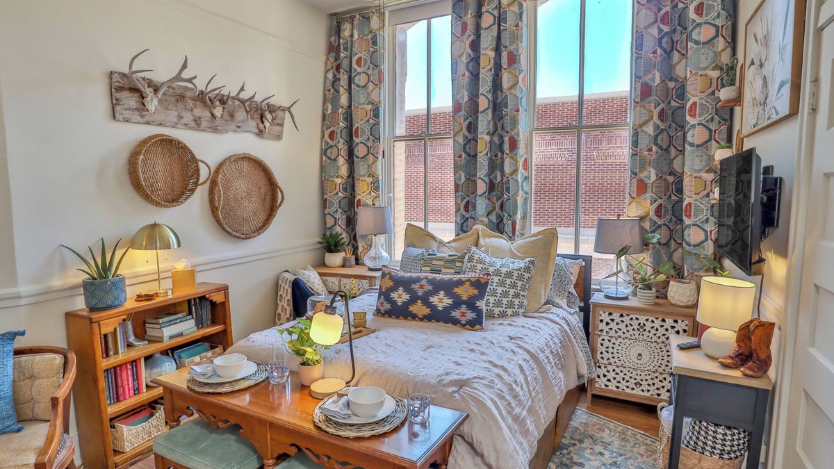 Main - Military Plaza Apartment | Against the Riverwalk/King