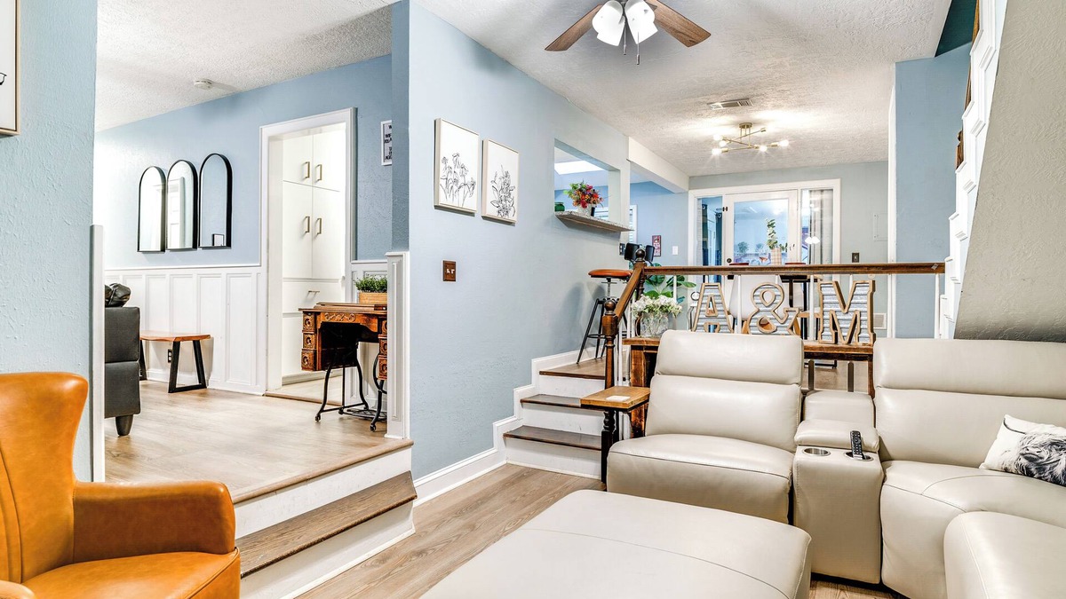 North Garden Acres Cottage | Aggie Game Day Retreat ~ 1 Mi to Texas A & M!