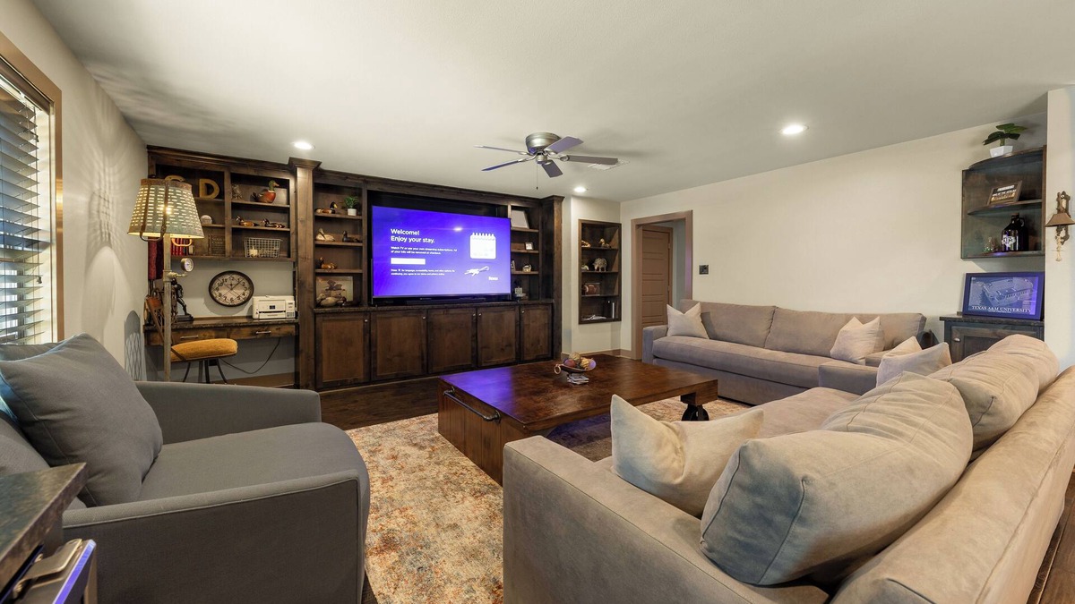 College Park Apartment | Aggieland Apartment Suite