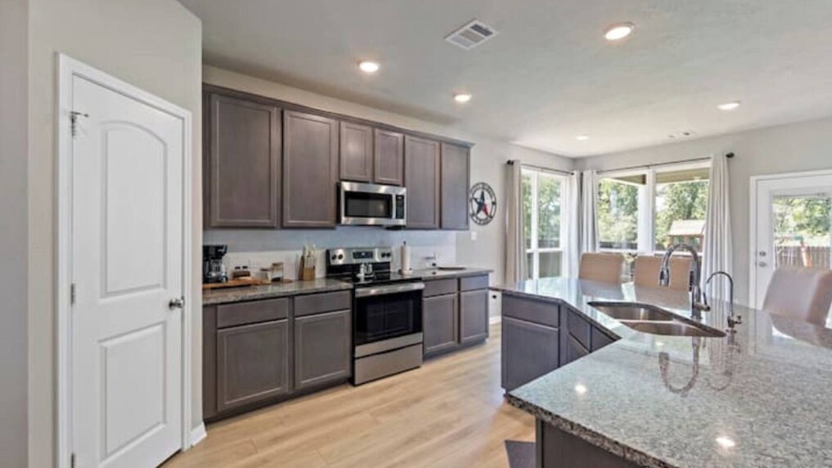 College Station House | Aggieland Lonestar Retreat!nLOCATION, LOCATION, Pet and Kid Friendly!