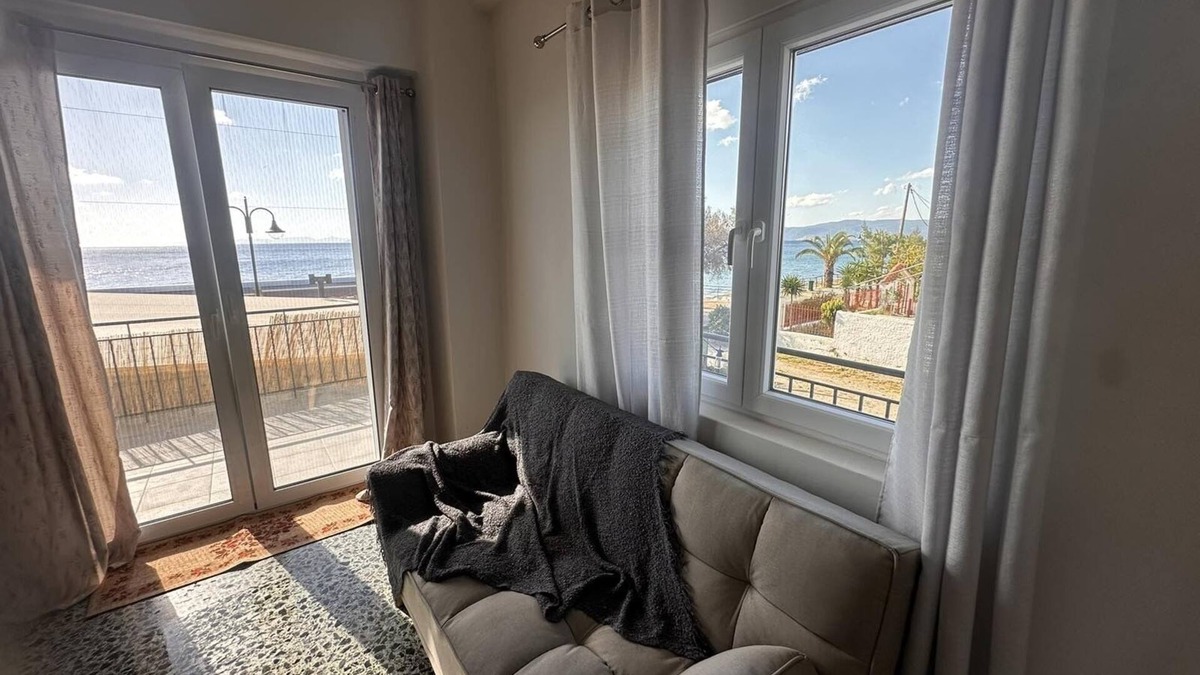 Agii Theodori Apartment | Agioi Theodoroi Beach view Modern Apt