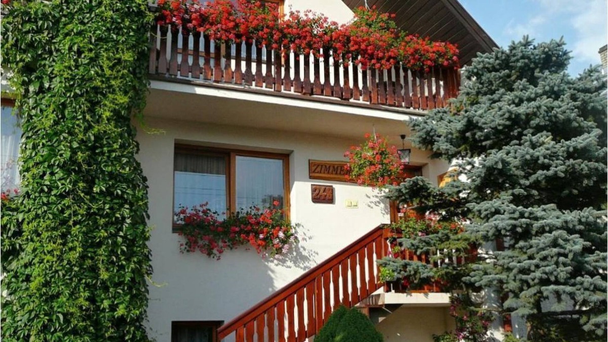 Zuberec House | Agnesa & Julius Hudec - 3 BR Apartment Unit 002