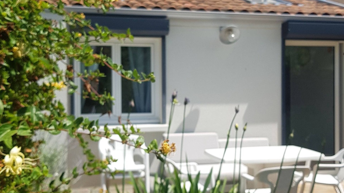 Quartier du Stade House | Agréable Maison, Plage à Pied, Jardin Clos et Parking