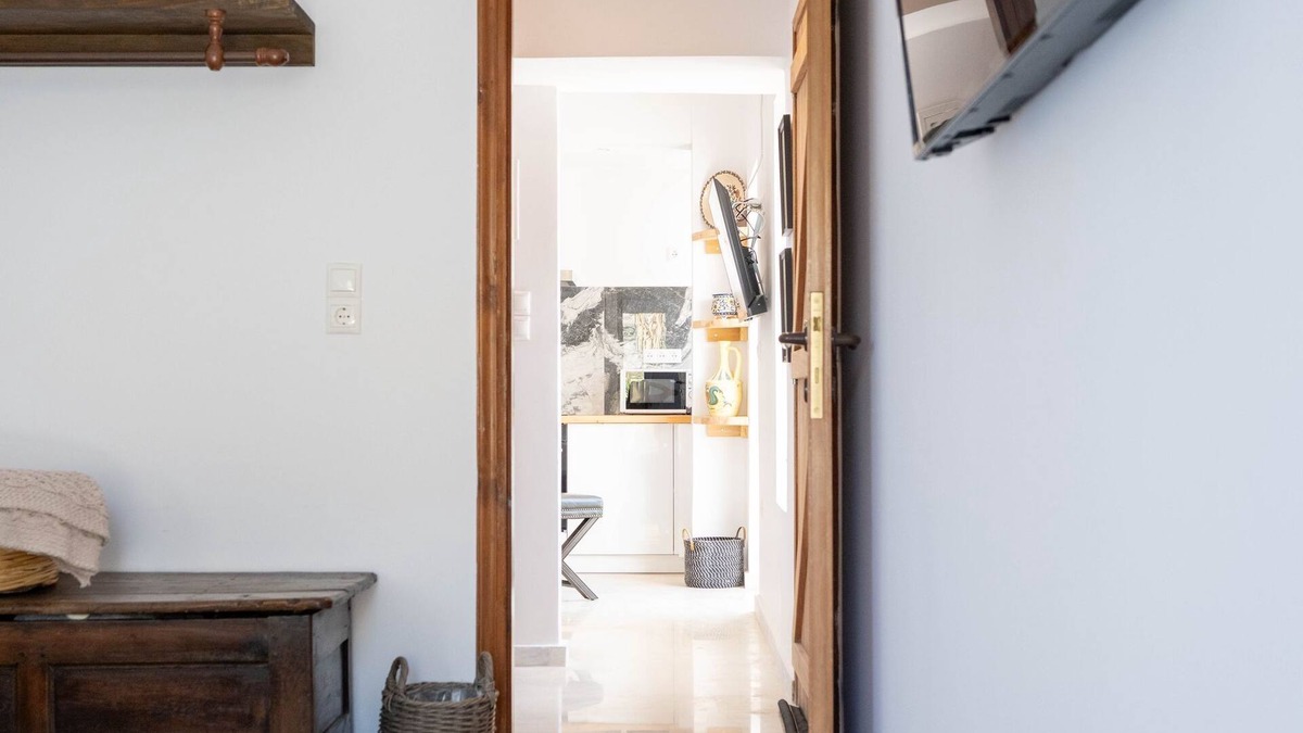 Limni Vouliagmenis House | Agrambeli Apartment 5/7 at Heraion Lagoon
