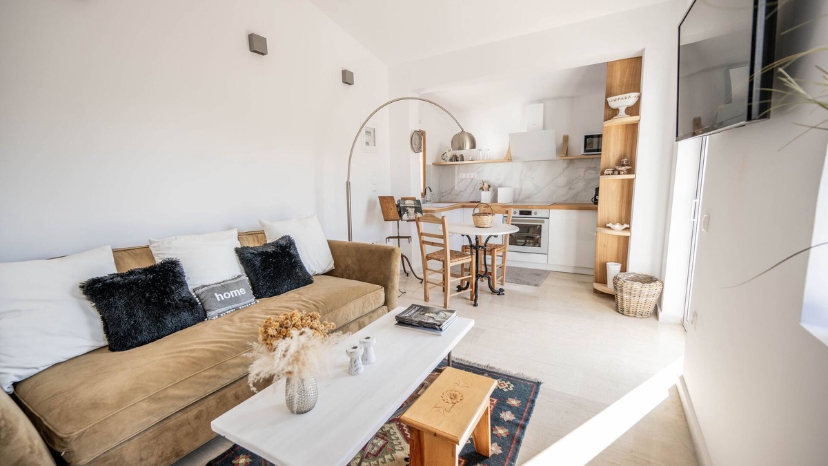 Limni Vouliagmenis House | Agrambeli Apartment 6/7 at Heraion Lagoon
