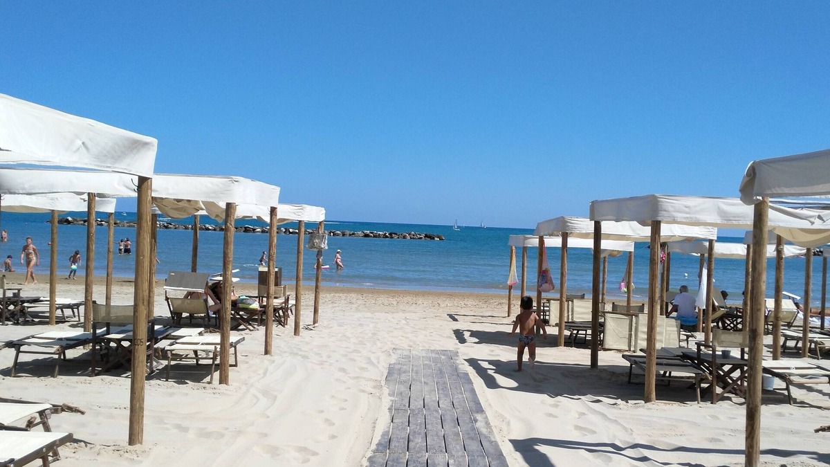 Fano Apartment | Agreement with beach, bike rental, pizzeria. Free Wifi