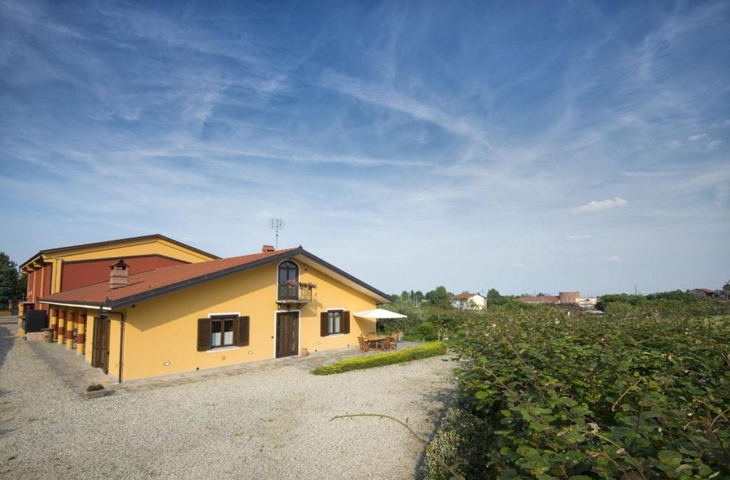 Bricherasio Bed & Breakfast | Agrialpi by Salfrutta