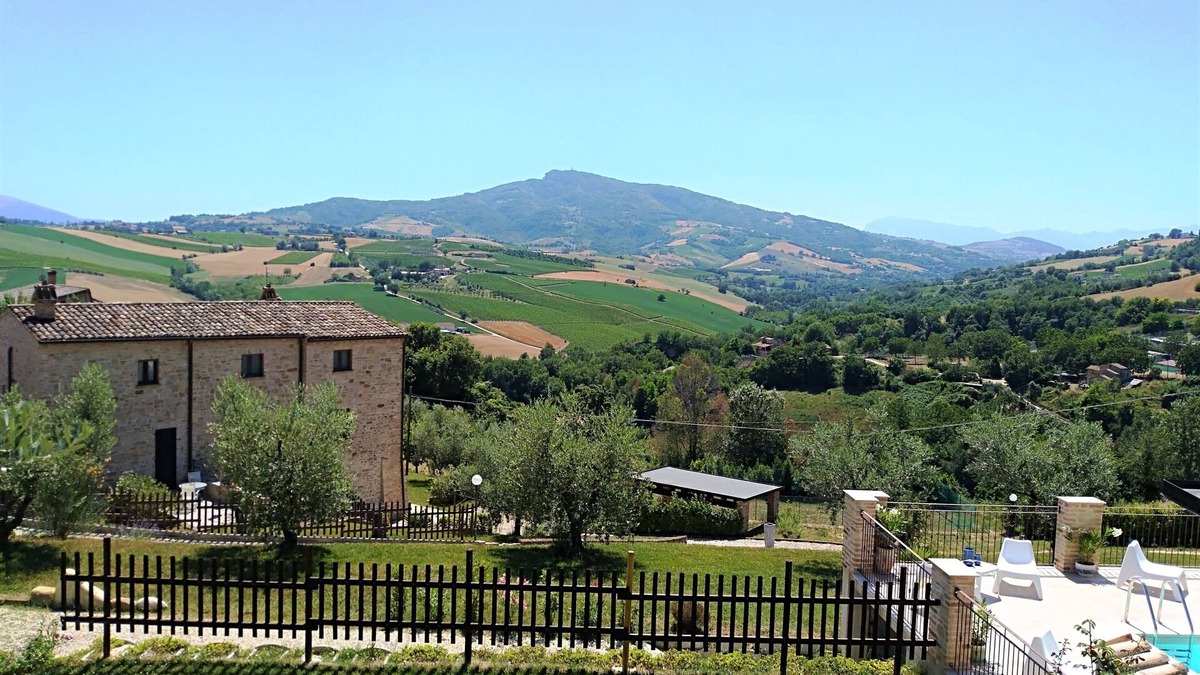 Montalto delle Marche Apartment | Agriturismo Il Vecchio Acero - GIRASOLE APARTMENT