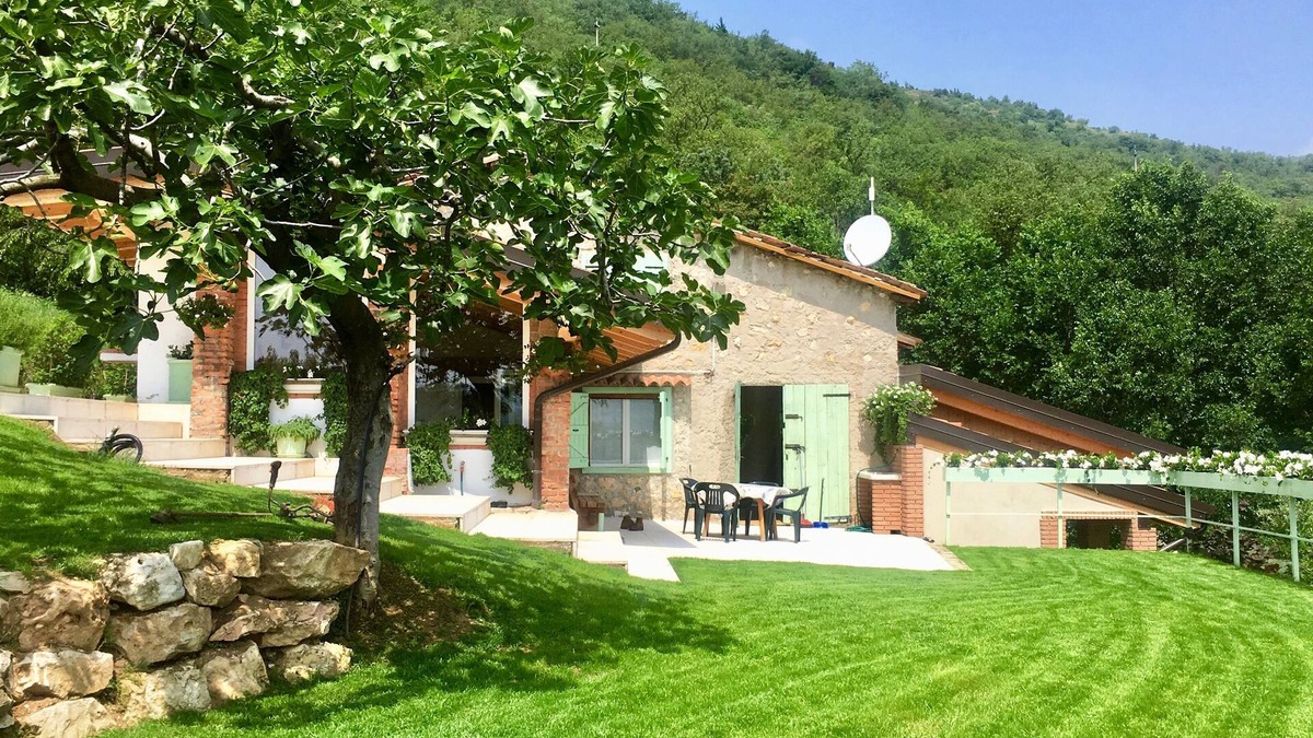 Nord-Est House | Agriturismo Caranatura perfect for visiting Verona, Venice and Lake Garda