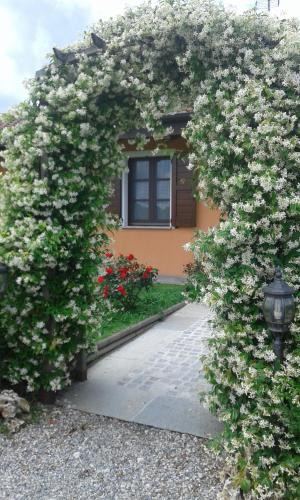 Oleggio House | Agriturismo Cascina Aguzza