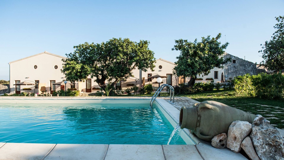 Modica Apartment | AGRITURISMO I5SENSI (Vc) Studio of 45 square meters, with swimming pool.