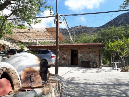 Politiko House | Agrompelo House