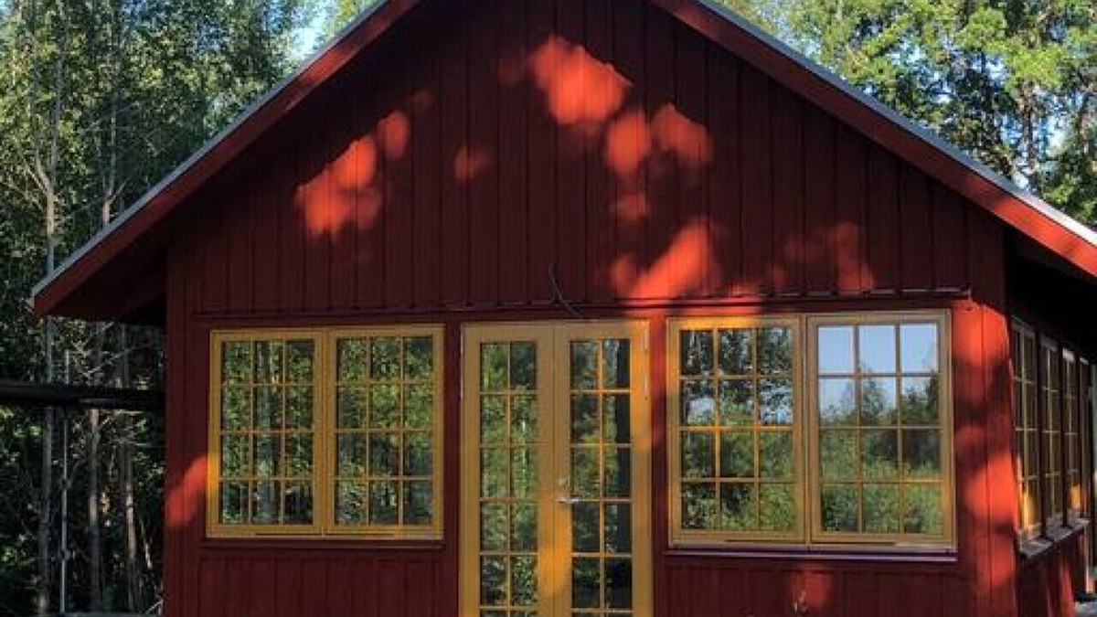 Agunnaryd Cabin | Agundaborg garden cottage with large sun deck