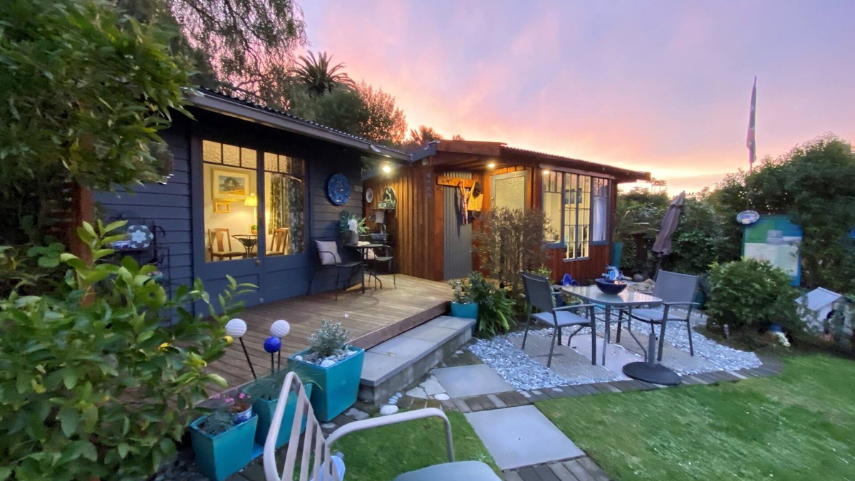 Nelson Bed & Breakfast | Ah House Nelson City B&B