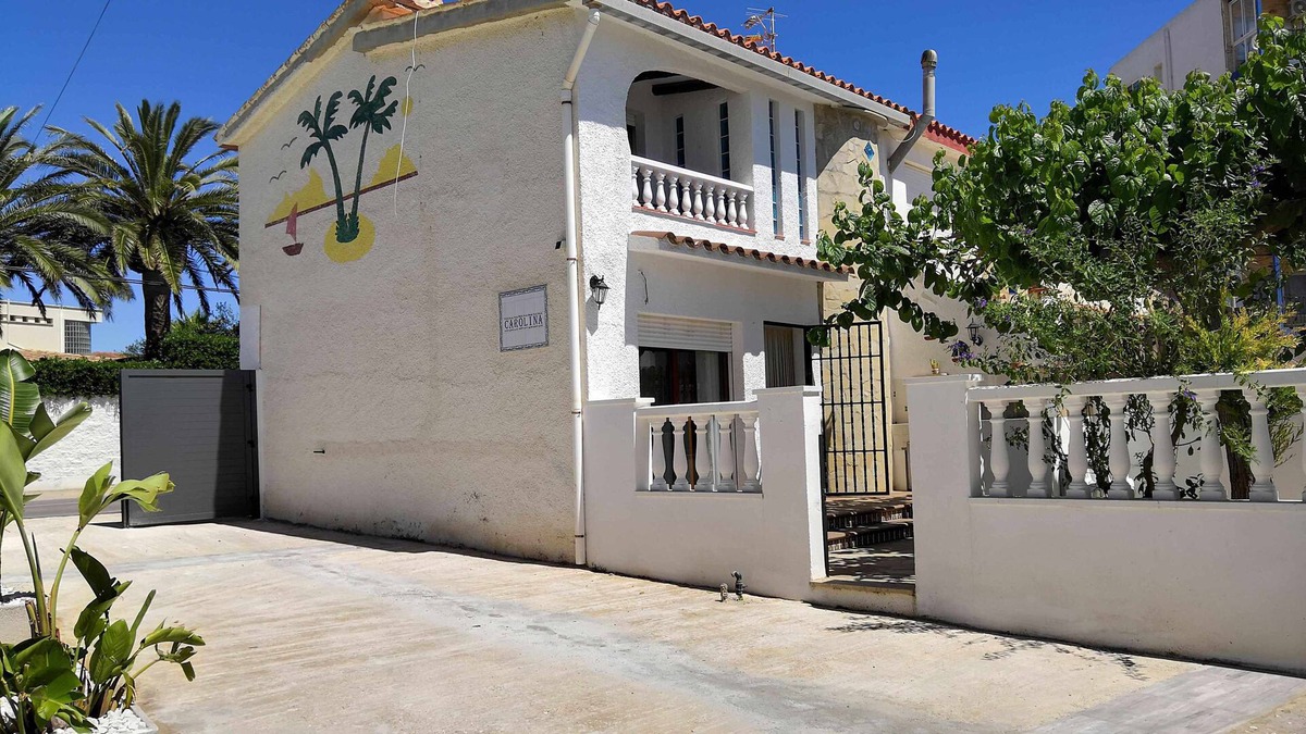 Vinaros House | AH Rentals Villa Carolina