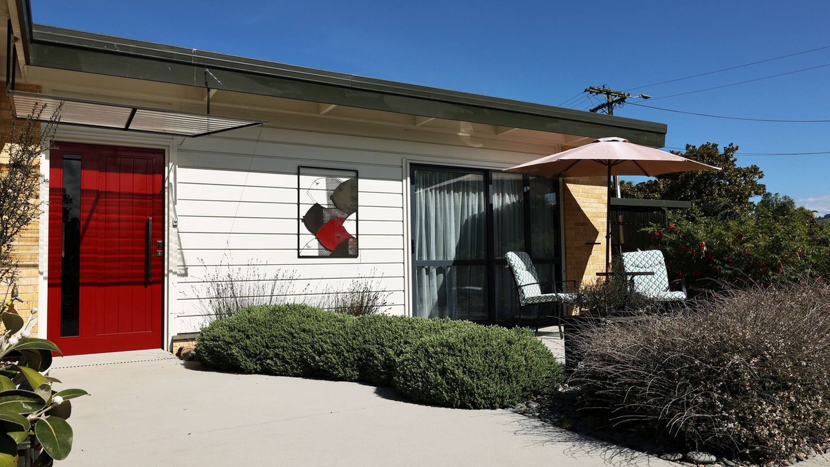 Waimate Apartment | AHAVA B&B Luxurious, private, wheelchair friendly apartment; breakfast included.