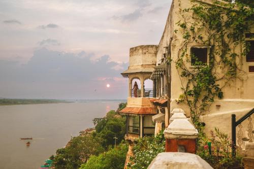 Kasrawad Hotel | Ahilya Fort