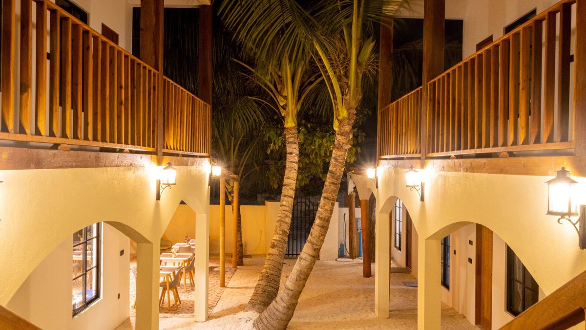 Fulhadhoo Bed & Breakfast | Ahiva Village