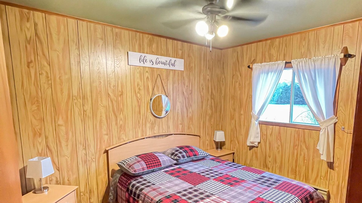Magnetawan Cottage | Ahmic Lake Resort's 3-Bedroom Cottage (Moose Cottage)