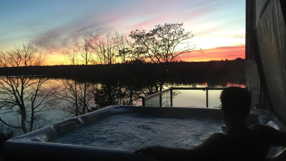 Chester Basin Cottage | Ahoy!.Oceanfront Family Cottage with Hot Tub, Near South Shore Attractions