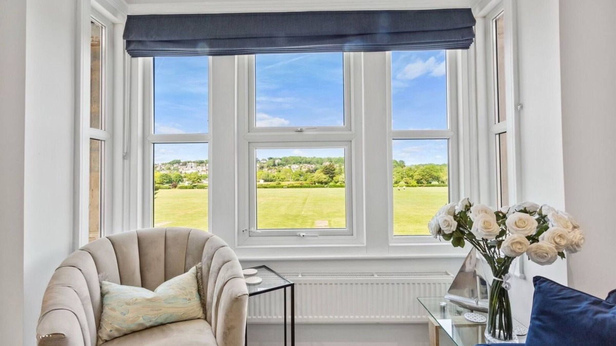 Hythe Apartment | Ahoy There! 2 bed apartment right by the sea