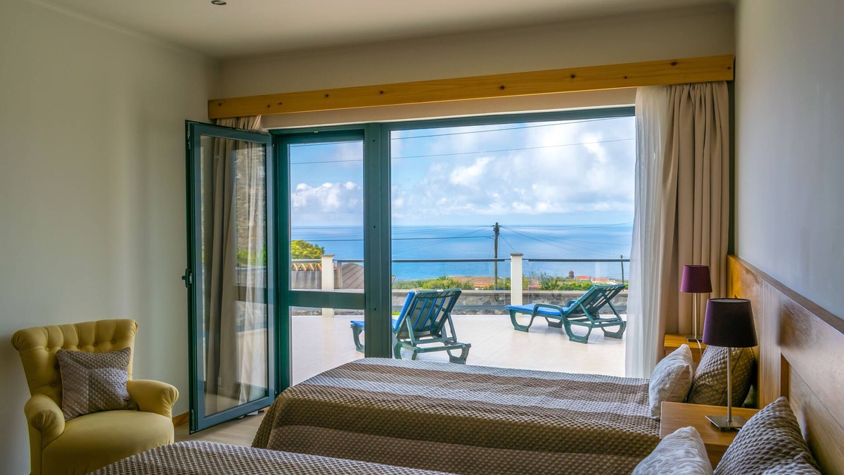 Ponta Delgada Villa | AHR - Villa Maria, enjoy the welfare and breathtaking views to the ocean