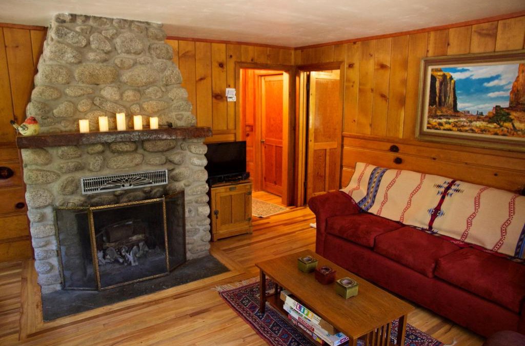 Idyllwild House | Ahwahnee-be Vintage Cabin - Walk to town!