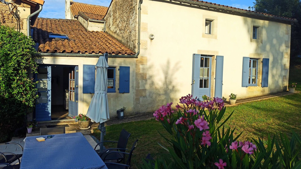 Aigonnay Cottage | Aigonnay: Country Cottage/Gite - AIGONNAY
