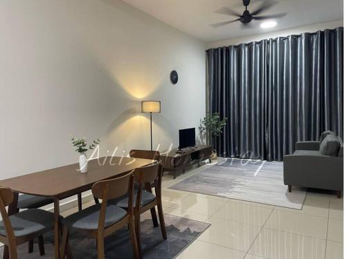 Kampung Rawa House | Ailis Homestay - Muslim Friendly