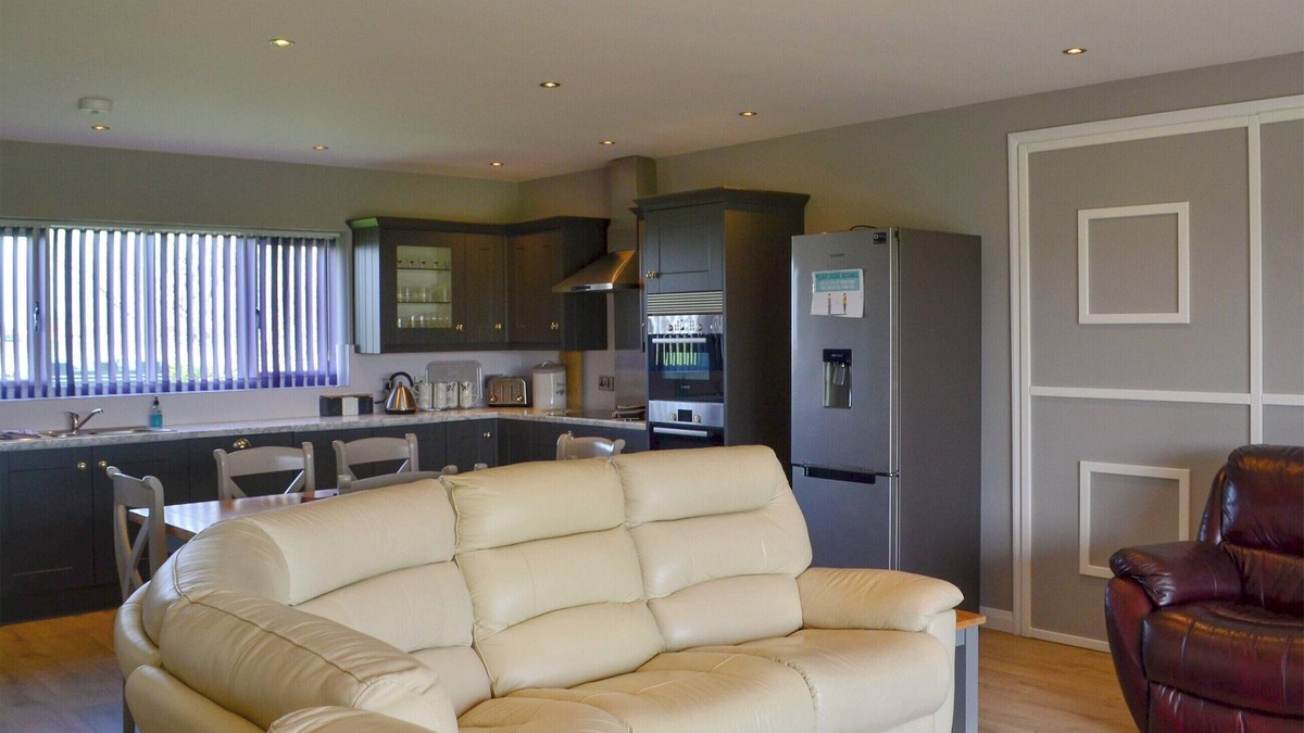 Lincoln Cottage | Aimmee's Lodge - UKC2203