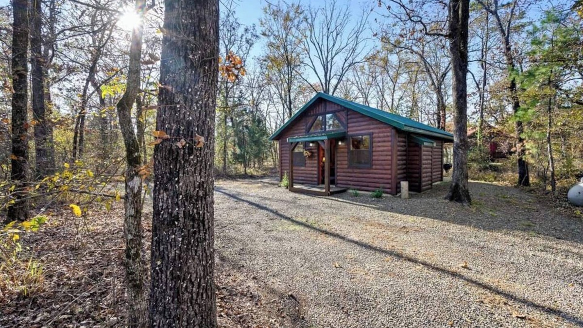 Hochatown Cabin | Ain't Life Grand-Honeymoon Cabin/Hot Tub/Location