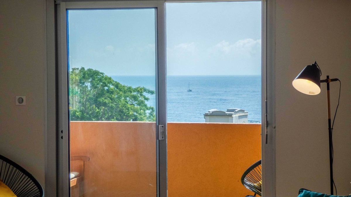 Pietranera Apartment | Air-conditioned apartment with terrace, sea view and garage, 5 mn from the beach