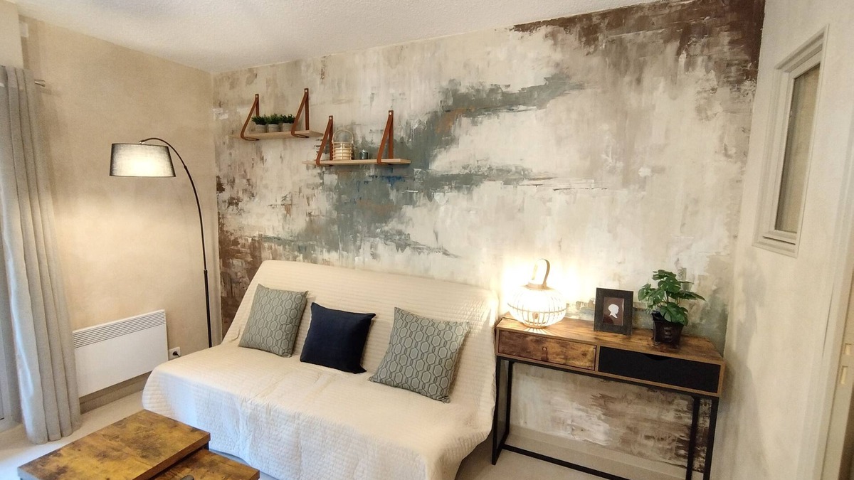 La Faviere Apartment | Air-conditioned apartment 3 minutes' walk from the beach and shops